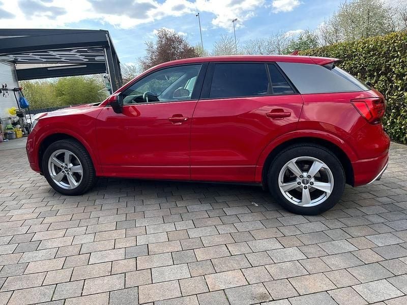 Gebraucht Audi Q2 Sport 150 PS (110 kW) 2016 Rot SUV