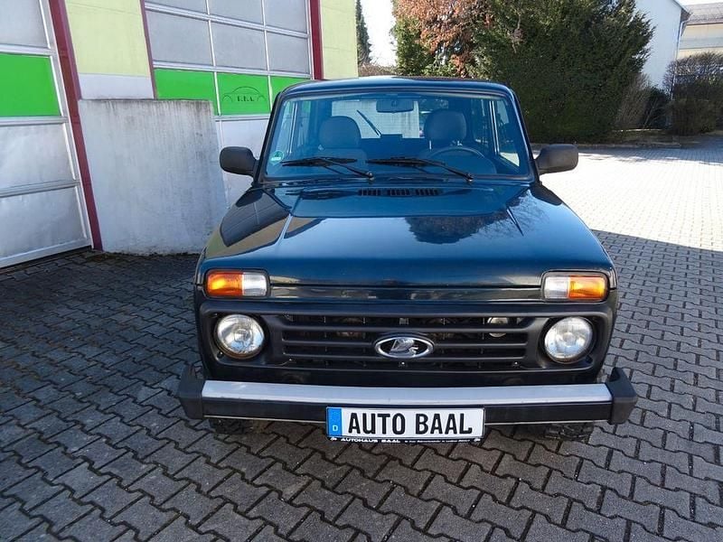 Gebraucht Lada Taiga 83 PS (61 kW) 2016 Blau SUV