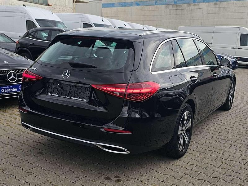Gebraucht Mercedes C300e 204 PS (150 kW) 2022 Schwarz Kombi