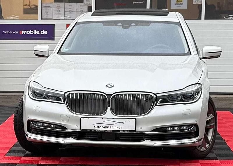 Mineralweiss metallic Gebraucht 2018 BMW 760 Limousine | 69.999 € - Bild 1/4