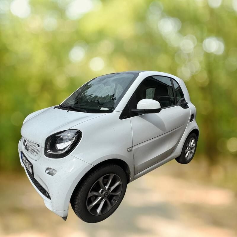 Weiß Gebraucht 2019 Smart ForTwo Coupé Coupé | 17.500 € - Bild 1/4