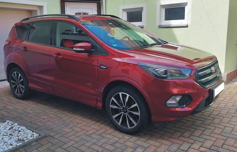 Rot Gebraucht 2019 Ford Kuga ST-Line SUV | 17.700 € (Fairer Preis) - Bild 1/4