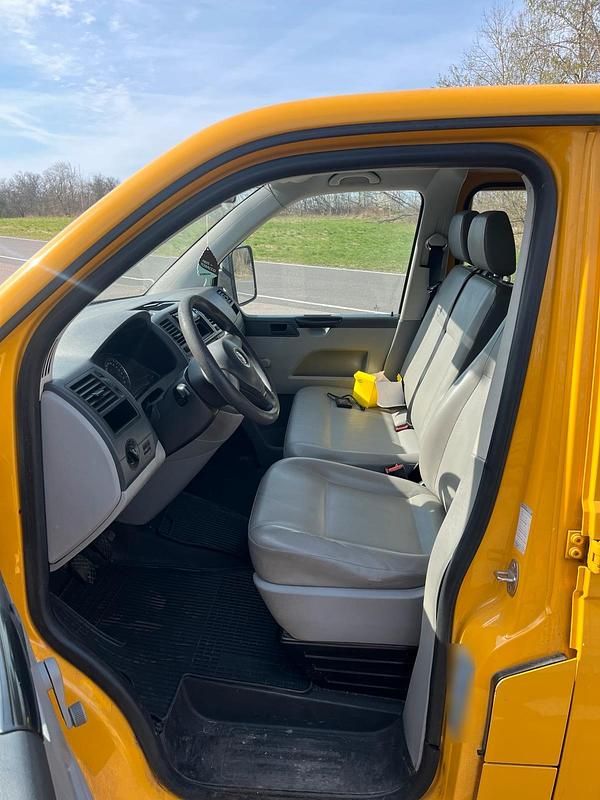 Gebraucht VW T5 105 PS (77 kW) 2011 Orange Van