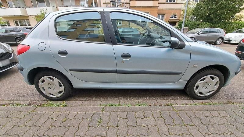 Gebraucht Peugeot 206 75 PS (55 kW) 2002 Grau Kleinwagen