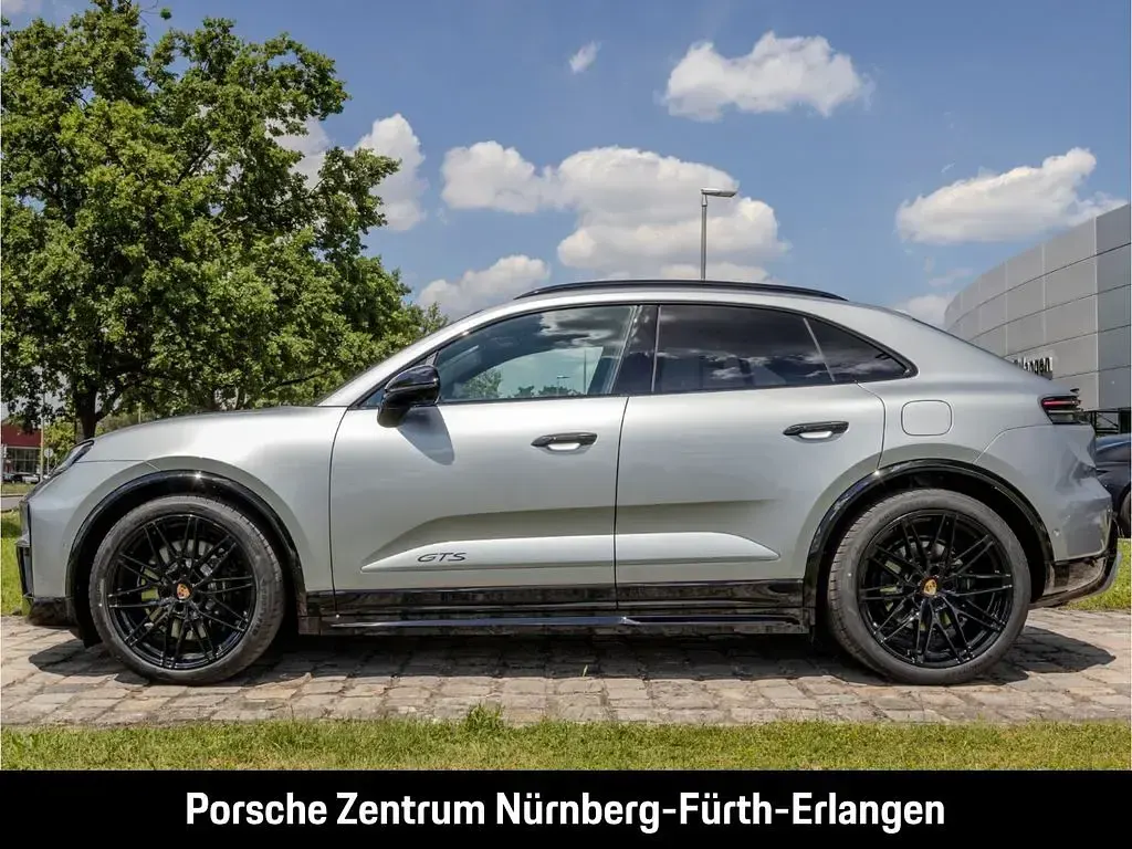 Neu Porsche Macan 419 kW (571 PS) 2026 Silber SUV