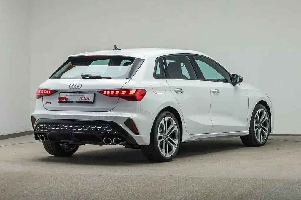 Gebraucht Audi S3 Ambiente 333 PS (244 kW) 2025 Arkonaweiß Limousine