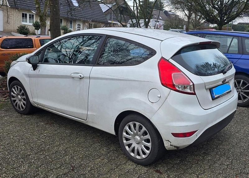 Gebraucht Ford Fiesta 60 PS (44 kW) 2016 Weiß Kleinwagen