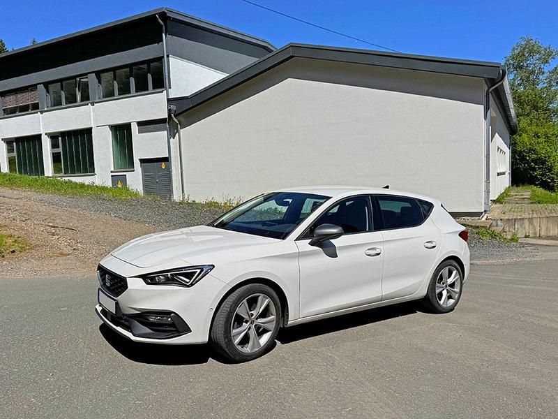 Weiß Gebraucht 2022 Seat Leon FR Limousine | 18.500 € (Guter Preis) - Bild 1/4