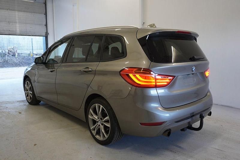 Gebraucht BMW 220 Gran Tourer Sport Line 190 PS (139 kW) 2017 Silber Van / Kleinbus