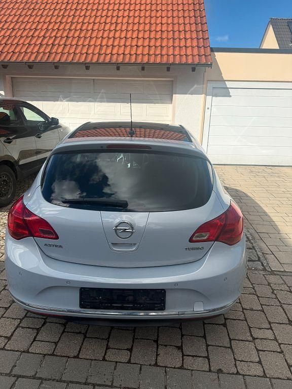 Second-hand Opel Astra 140 CP (102 kW) 2013 Alb Berlinǎ
