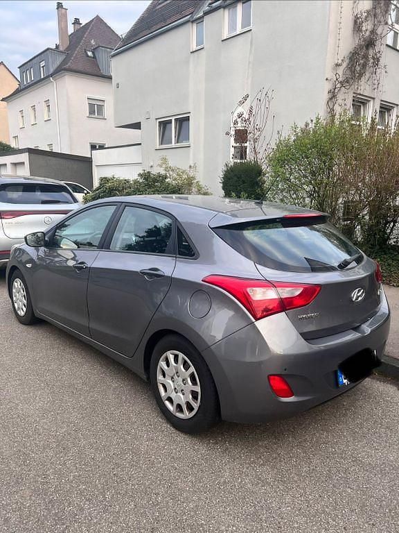 Gebraucht Hyundai i30 Classic 99 PS (72 kW) 2013 Grau Limousine