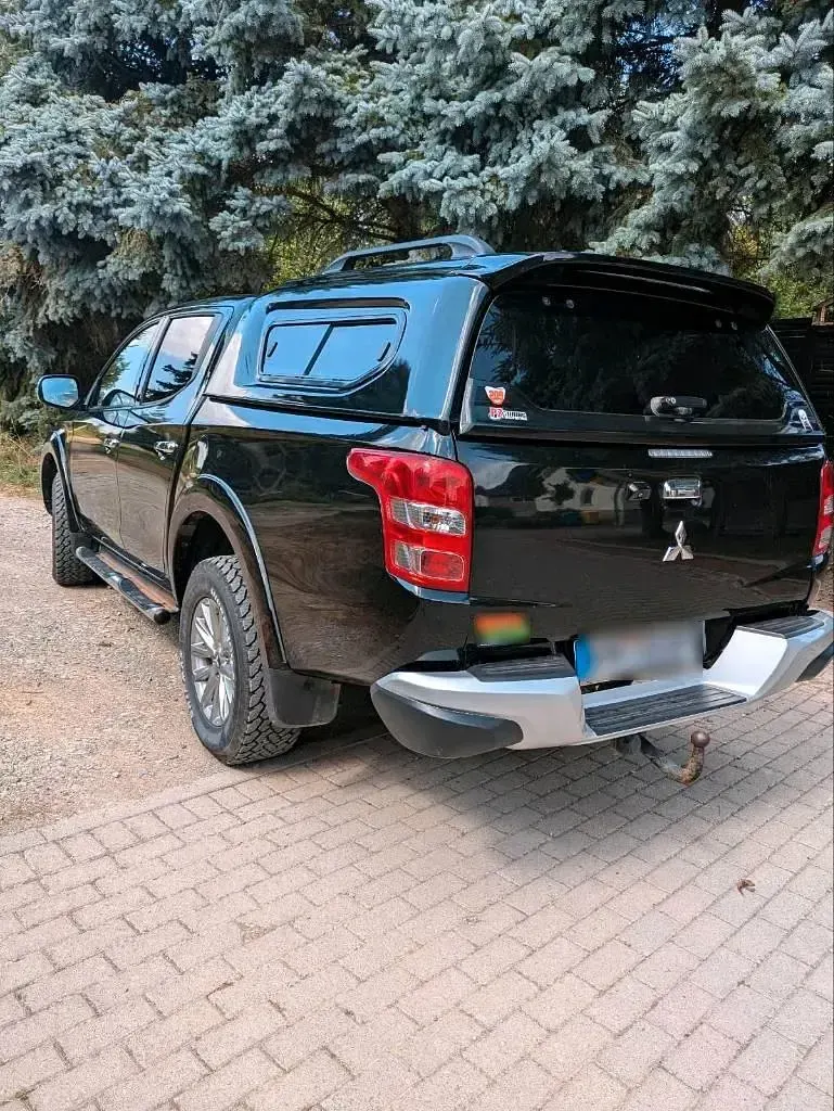 Gebraucht Mitsubishi L 180 PS (132 kW) 2016 Schwarz SUV