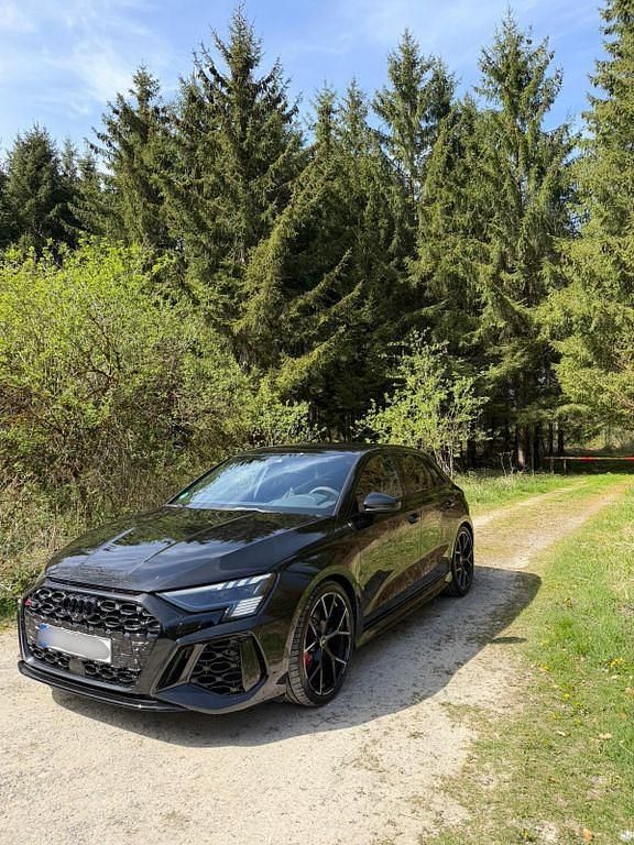 Gebraucht Audi RS3 Ambiente 400 PS (294 kW) 2023 Schwarz Limousine