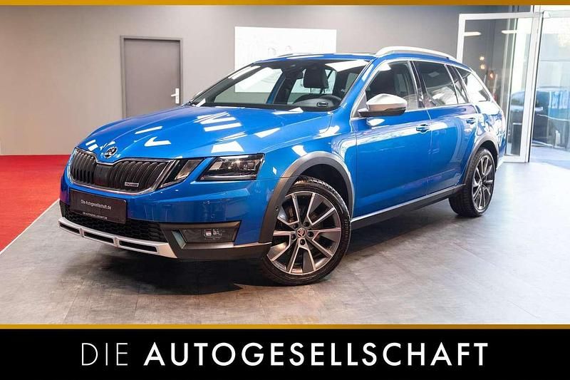 Raceblau metallic Gebraucht 2017 Skoda Octavia Scout Scout 4x4 Kombi | 21.990 € - Bild 1/2