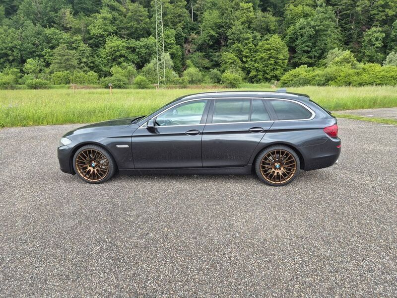 Grau Gebraucht 2014 BMW 530 Performance Kombi | 17.350 € (Fairer Preis) - Bild 1/4