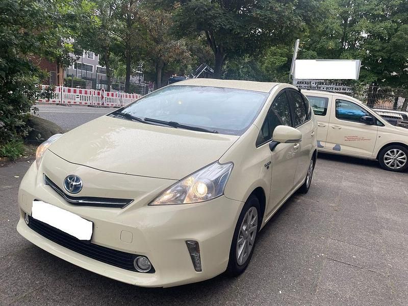 Weiß Gebraucht 2015 Toyota Prius+ Van / Kleinbus | 8.450 € (Guter Preis) - Bild 1/4