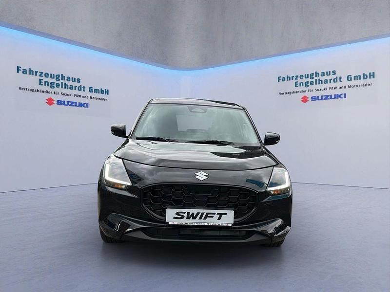 Schwarz Neu 2025 Suzuki Swift Comfort+ Limousine | 21.900 € - Bild 1/4