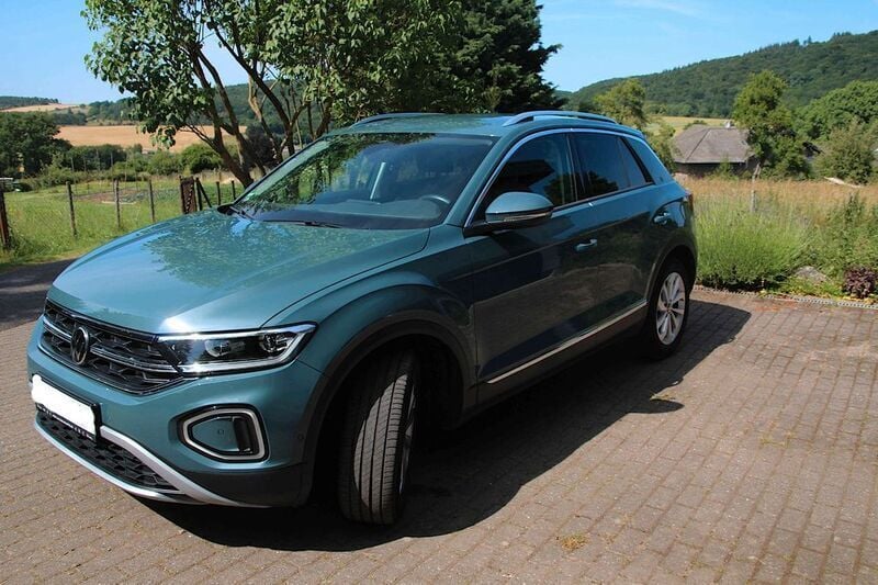 Blau Gebraucht 2022 VW T-Roc Style SUV | 25.900 € (Guter Preis) - Bild 1/4