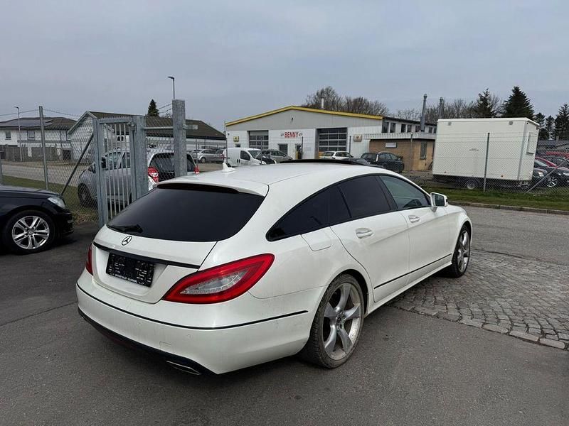Second-hand Mercedes CLS350 265 CP (194 kW) 2014 Alb Berlinǎ