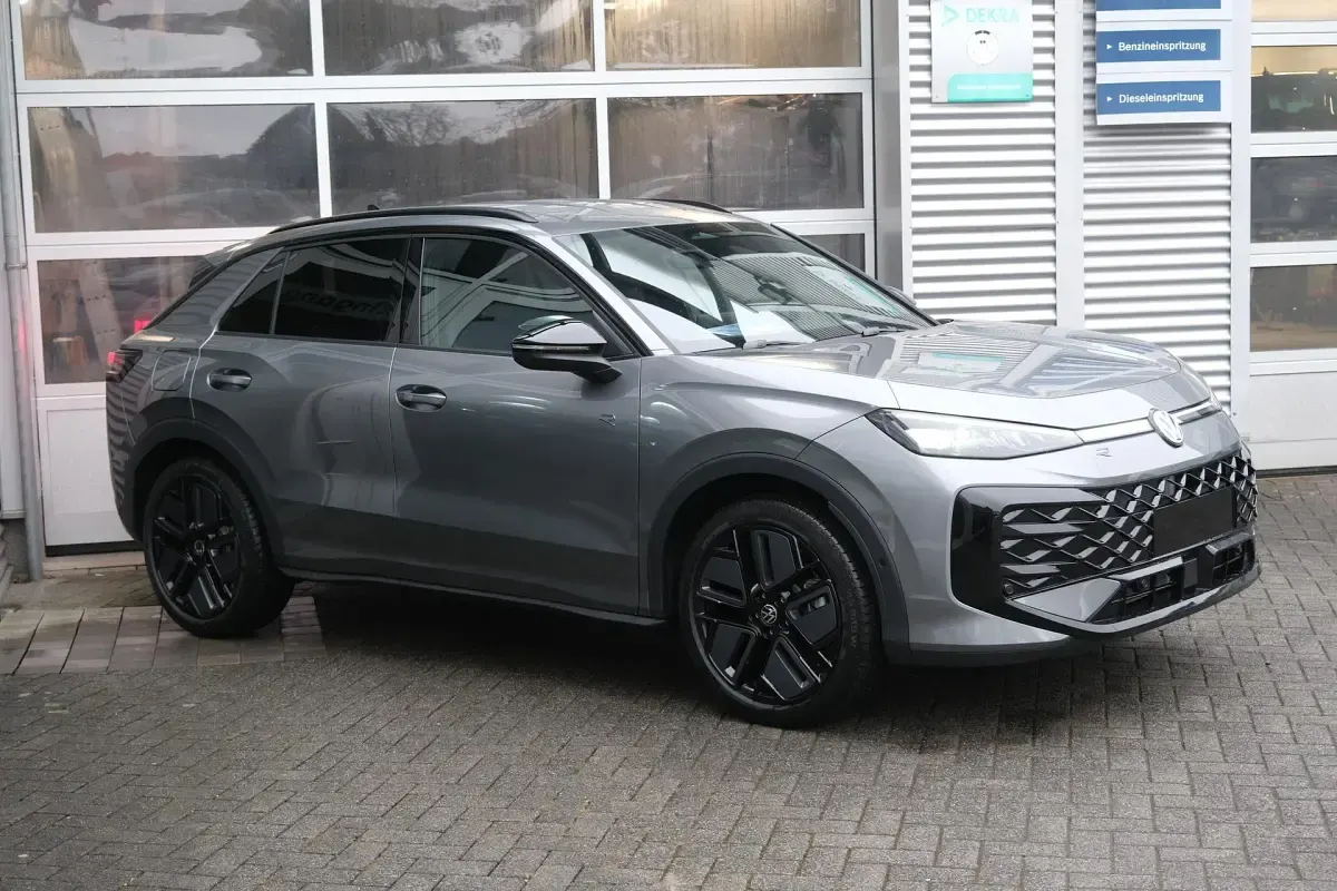 Neu VW T-Roc R-line 150 PS (110 kW) 2026 Wolf grey metallic SUV