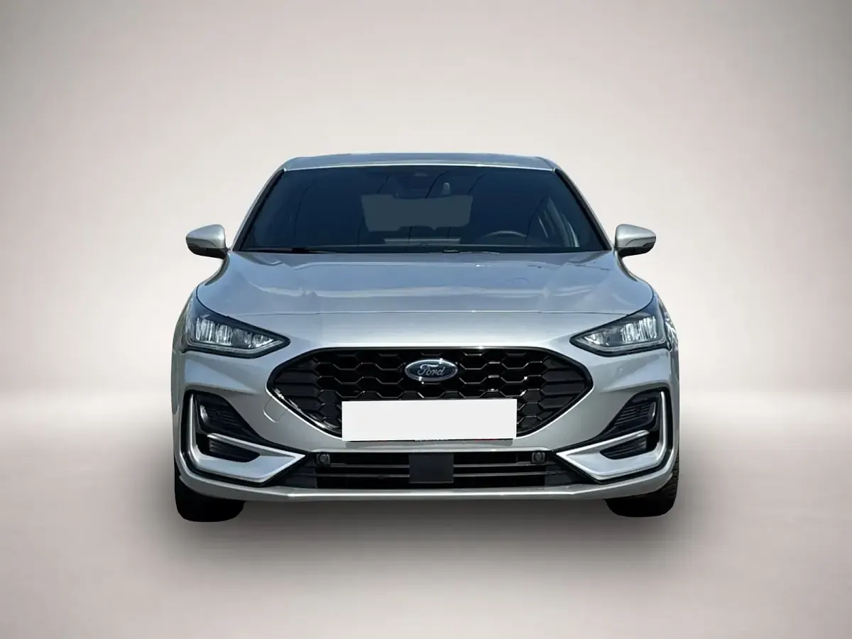 Gebraucht Ford Focus ST-Line 125 PS (91 kW) 2025 Silber Limousine