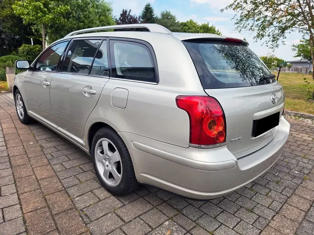 Gebraucht Toyota Avensis Sol 177 PS (130 kW) 2006 Silber Limousine