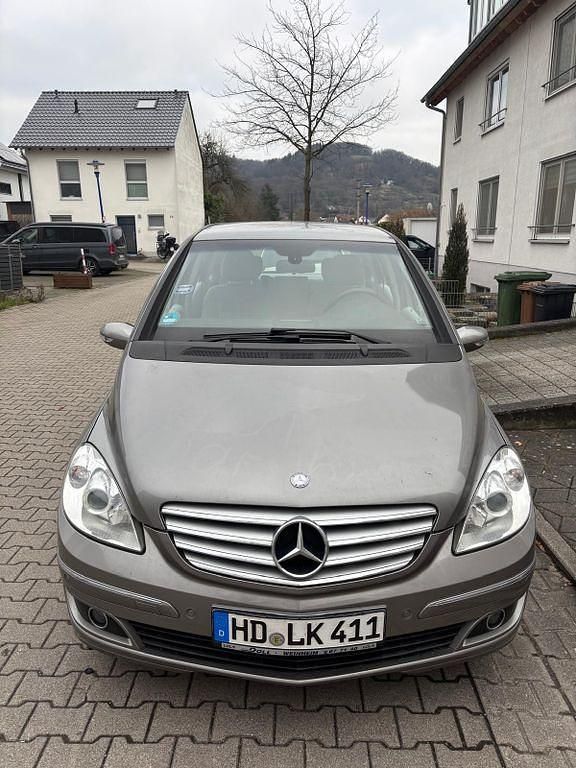 Gebraucht Mercedes B170 116 PS (85 kW) 2005 Silber Van / Kleinbus