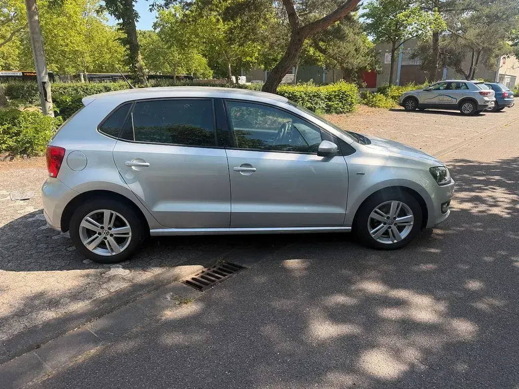 Gebraucht VW Polo Life 90 PS (66 kW) 2014 Silber Limousine
