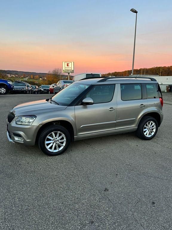 Gebraucht Skoda Yeti Ambition 150 PS (110 kW) 2015 Beige SUV