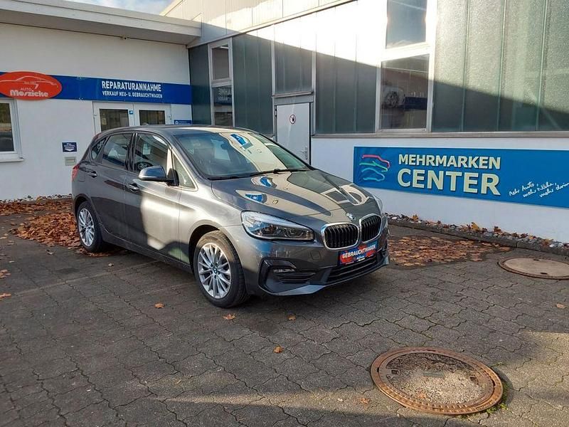 Grau Gebraucht 2021 BMW 218 Active Tourer Sport Line Van / Kleinbus | 19.200 € (Guter Preis) - Bild 1/4