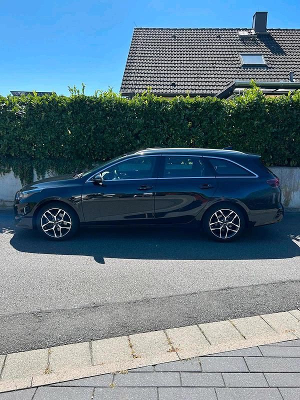 Schwarz Gebraucht 2022 Kia Ceed Sportswagon Kombi | 17.500 € (Fairer Preis) - Bild 1/4