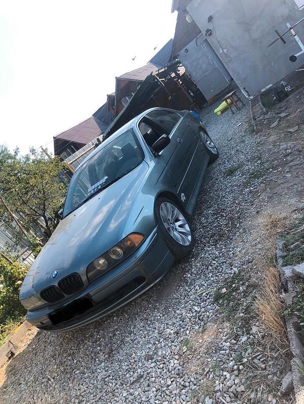 Grün Gebraucht 2002 BMW 525 Limousine | 3.200 € (Fairer Preis) - Bild 1/4