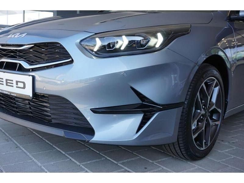Neu Kia Ceed Style 140 PS (102 kW) 2025 Silber Kleinwagen