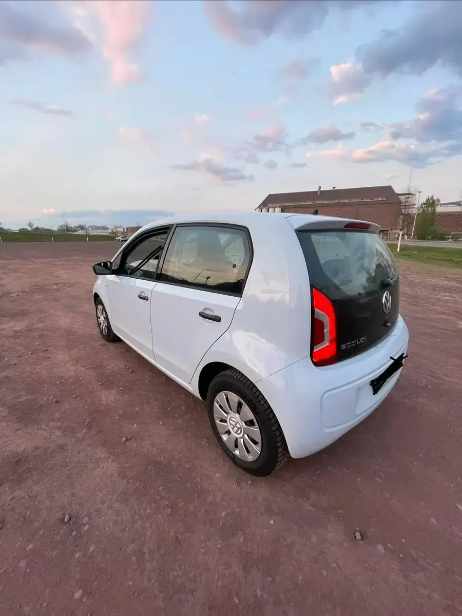 Second-hand VW up! 68 CP (50 kW) 2013 Albastru Hatchback