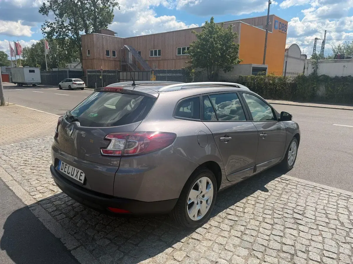 Gebraucht Renault Mégane GrandTour Expression 110 PS (80 kW) 2013 Grau Kombi