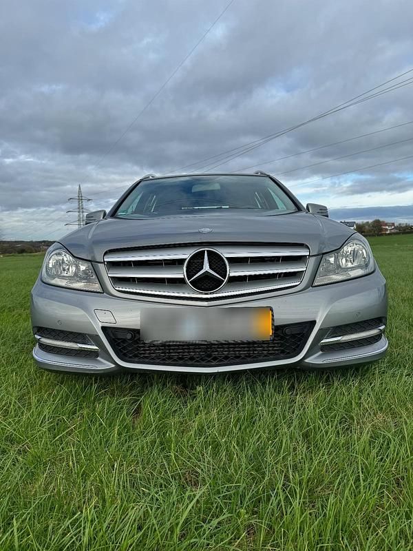 Grau Gebraucht 2012 Mercedes C200 Avantgarde Kombi | 15.900 € (Teuer) - Bild 1/4