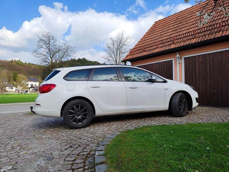 Usata Opel Astra Selection 110 CV (80 kW) 2014 Bianco Station wagon