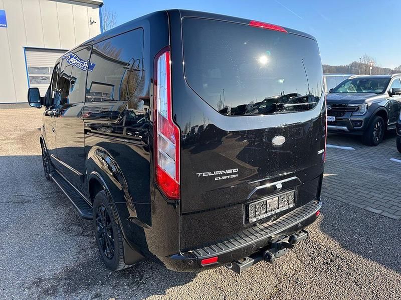 Gebraucht Ford Tourneo Titanium 185 PS (136 kW) 2022 Schwarz Van / Kleinbus