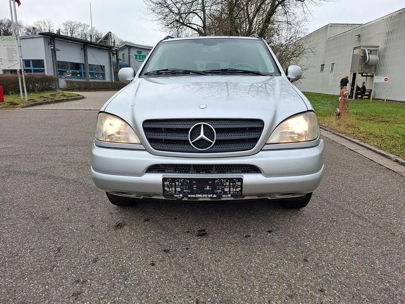 Silber Gebraucht 2001 Mercedes ML270 SUV | 5.950 € (Fairer Preis) - Bild 1/4