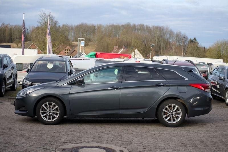 Gebraucht Hyundai i40 Trend 165 PS (121 kW) 2016 Grau Kombi