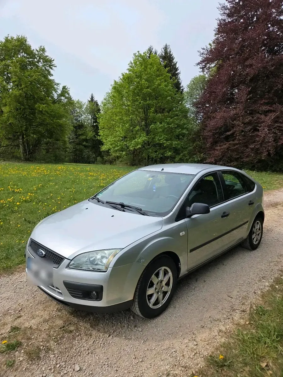 Second-hand Ford Focus 100 CP (73 kW) 2006 Argintiu Hatchback