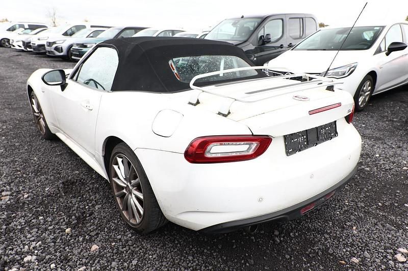 Gebraucht Fiat 124 Spider Lusso 140 PS (102 kW) 2017 Crystal weiß pearl mica (tricoa Cabrio