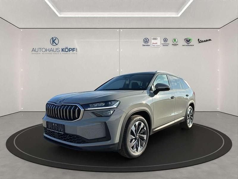 Grau Neu 2025 Skoda Kodiaq Selection SUV | 52.399 € (Fairer Preis) - Bild 1/4