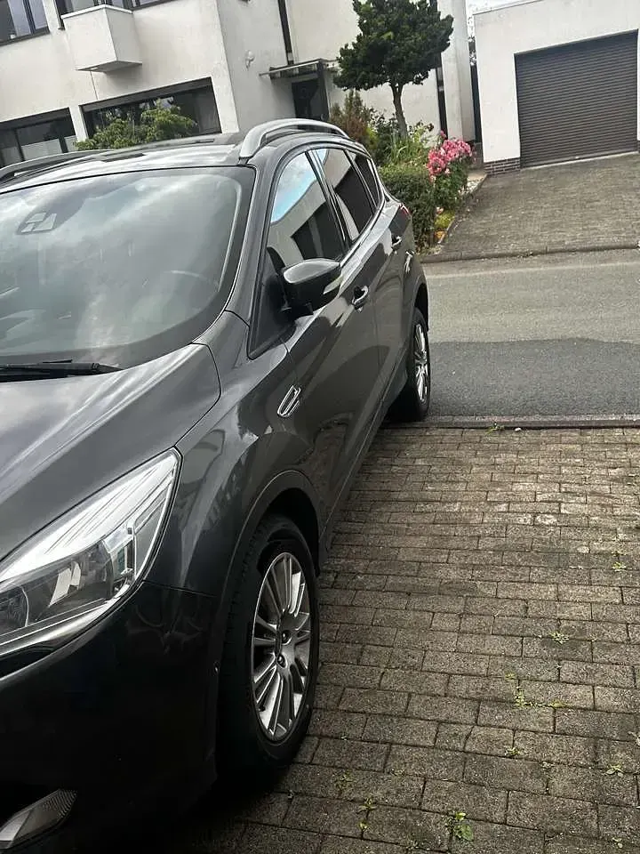 Gebraucht Ford Kuga Titanium 140 PS (102 kW) 2014 Grau SUV