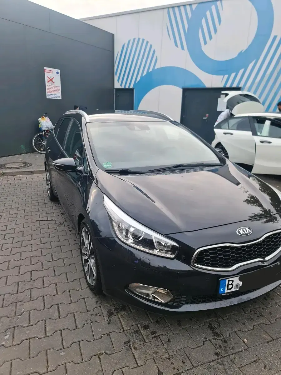 Gebraucht Kia Ceed 135 PS (99 kW) 2014 Schwarz Kleinwagen