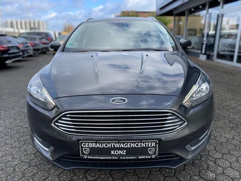 Gebraucht Ford Focus Titanium 120 PS (88 kW) 2016 Grau Kombi