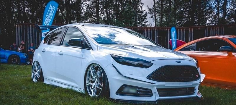 Gebraucht Ford Focus ST 300 PS (220 kW) 2017 Weiß Limousine