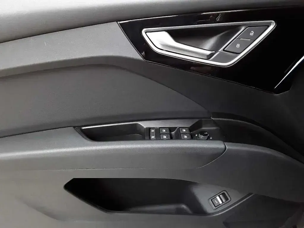 Gebraucht Audi Q4 e-tron Ambiente 150 kW (204 PS) 2023 Grau SUV