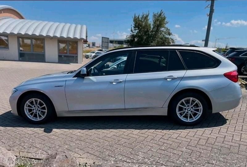 Grau Gebraucht 2016 BMW 318 Kombi | 13.000 € (Etwas zu teuer) - Bild 1/1