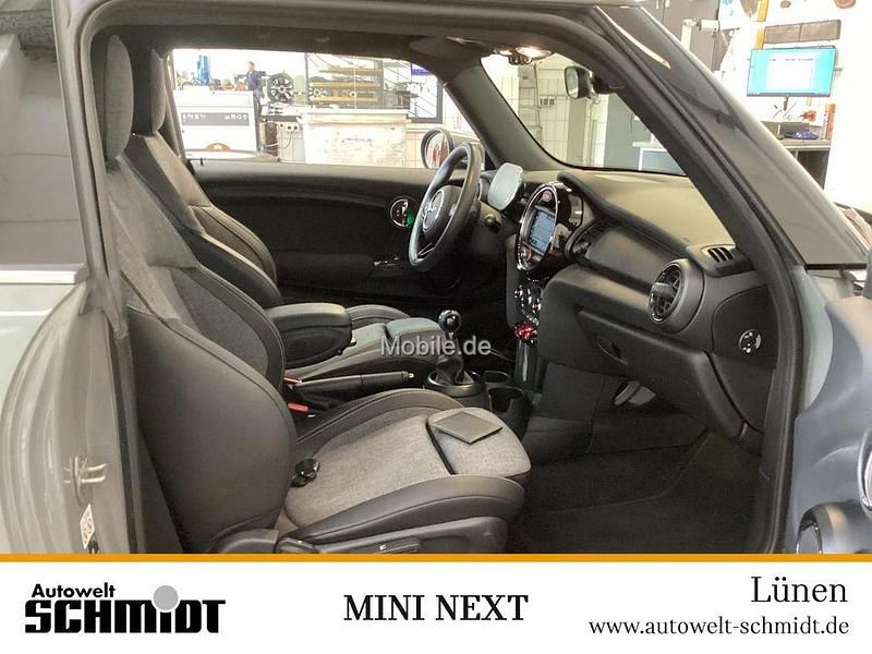 Grau Gebraucht 2021 Mini ONE Chili Kleinwagen | 16.589 € (Fairer Preis) - Bild 1/3